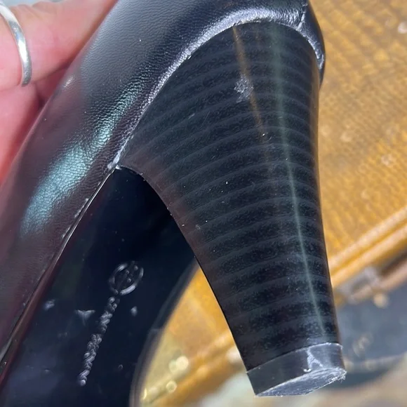 Giani Bernini Black Leather Pumps size 9 & 9.5 - Picture 10 of 11